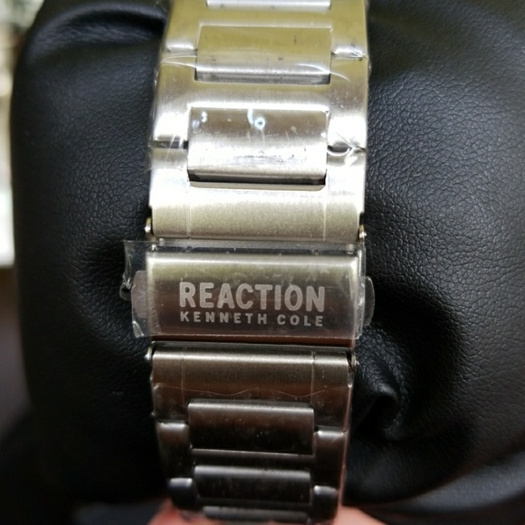 Kenneth Cole Reaction Men's 'Sport' Quartz Watch - Picture 3 of 4